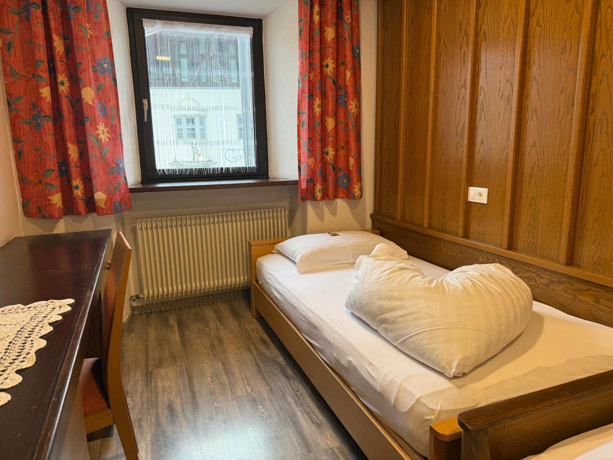 Gasthof Goldenes Lamm Vahrn Chambre photo
